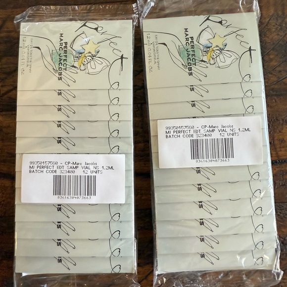 LOT OF 24! Marc Jacobs Perfect Eau de Toilette Spray Travel/Sample 1.2ml - Picture 3 of 4